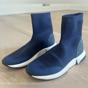 Via Spiga Verion Women High Slip On Socks
Boots, Knit Blue Navy!